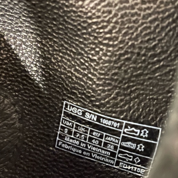 UGG -Athena booties -size 9 - Picture 8 of 9